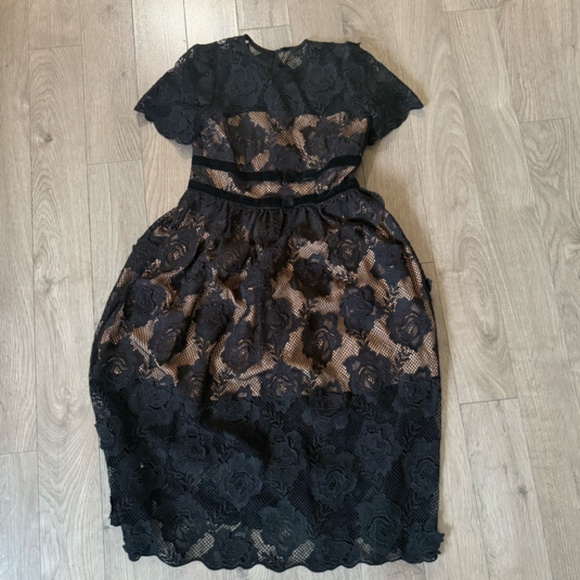 Self-Portrait Black and Cream Flutter Sleeve Cocktail Dress - Picture 2 of 9